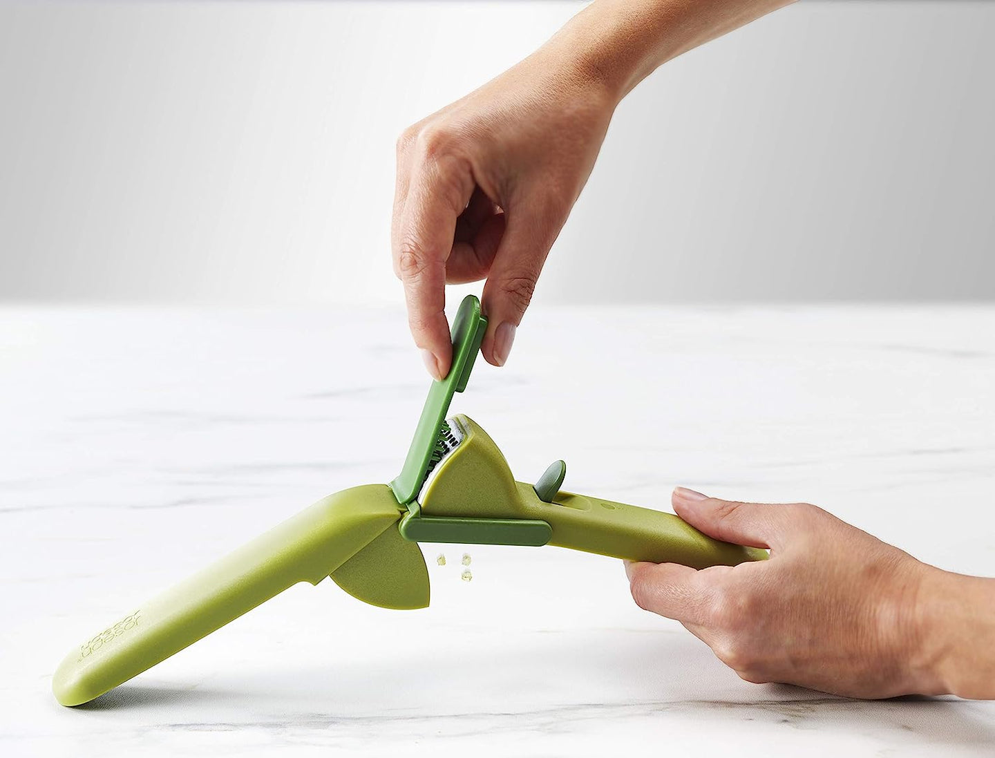 Joseph Joseph Duo Clean-Press Green Garlic Crusher
