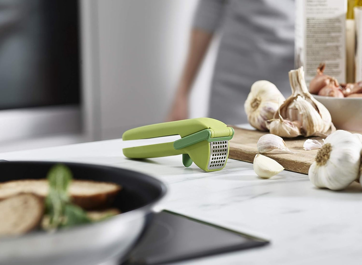 Joseph Joseph Duo Clean-Press Green Garlic Crusher