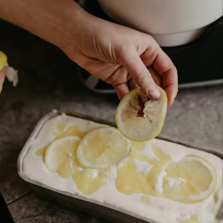 Ice cream with lemon curd