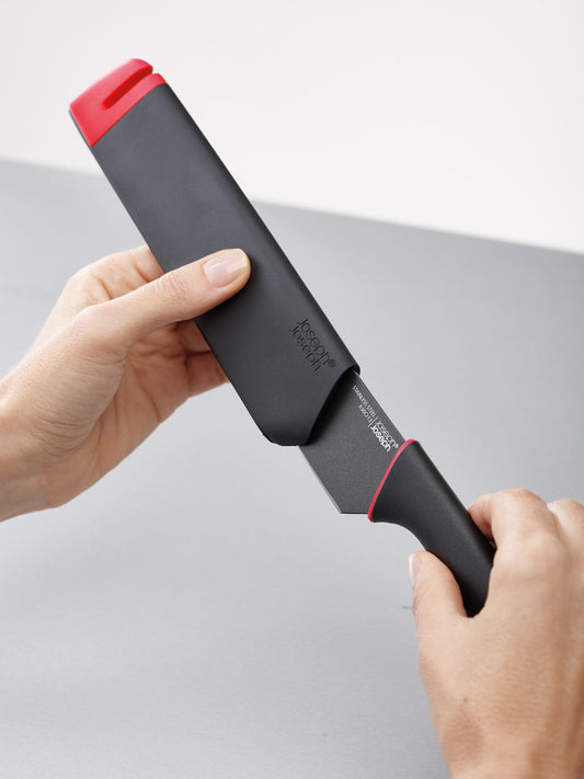 Joseph Joseph Slice Sharpen Twin pack (6″ and 3.5″) – Black Red